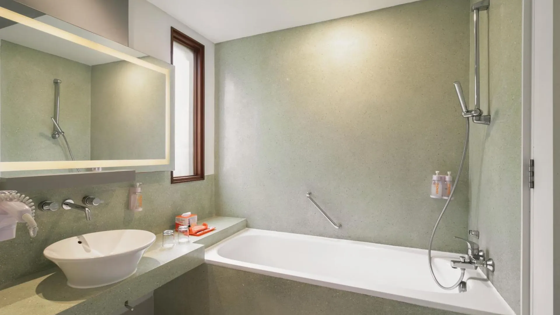 Harris Hotel Kuta Tuban Bali